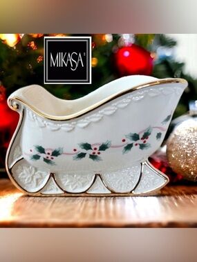 LIKE NEW! IOB Mikasa Porcelain Ribbon Holly Sleigh FK017 Ivory Color With Box